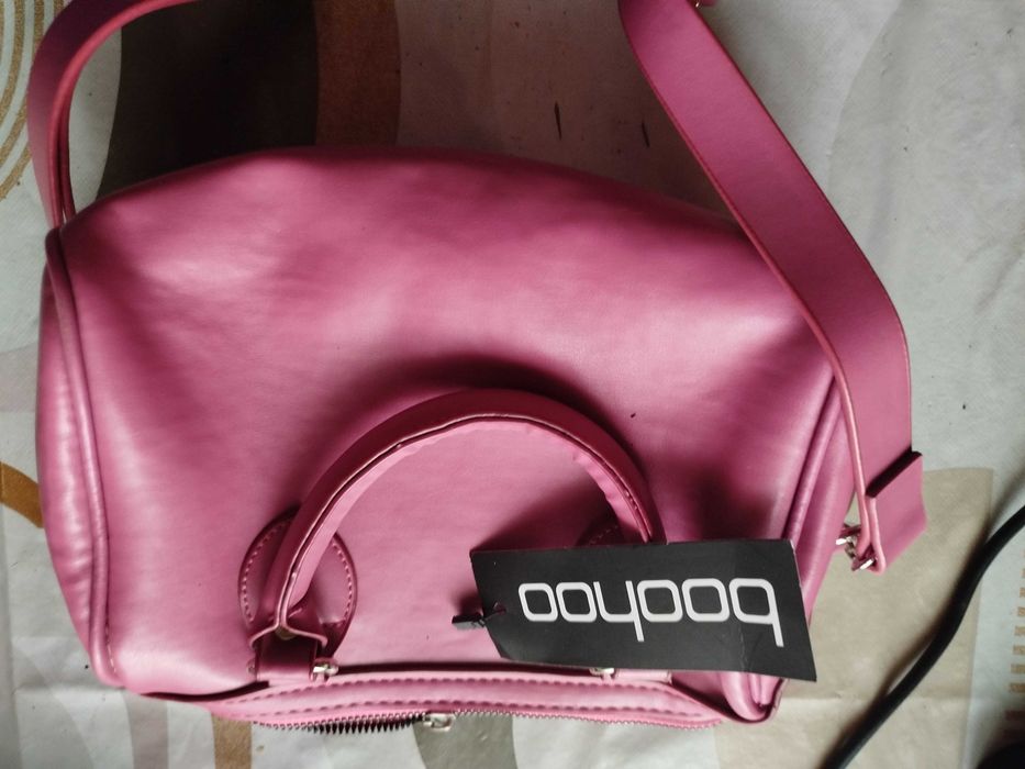 Жіноча сумочка через плече.