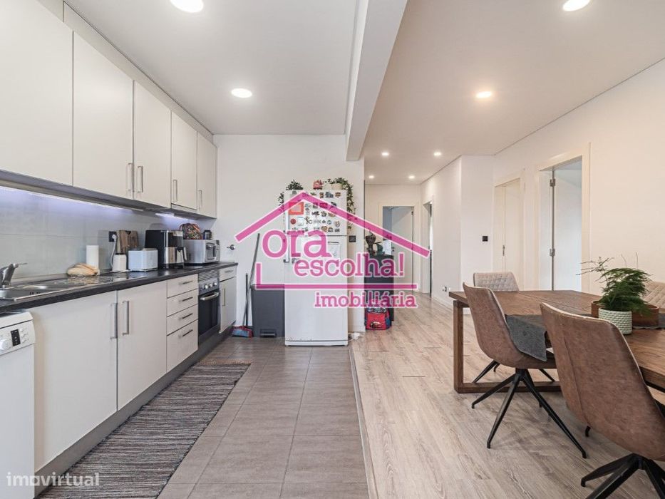 Apartamento T3 Totalmente Remodelado com 100 m2 de área bruta no Ca...