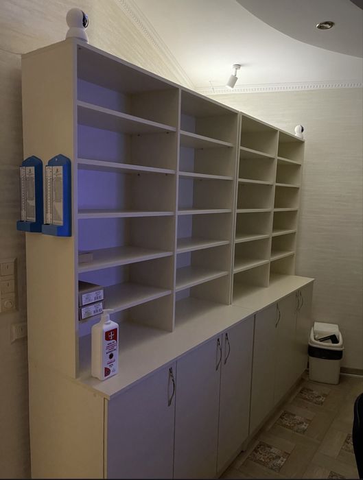 Меблі в аптеку нові