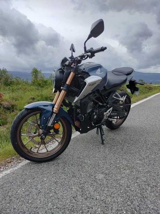 Honda CB 125r impecável