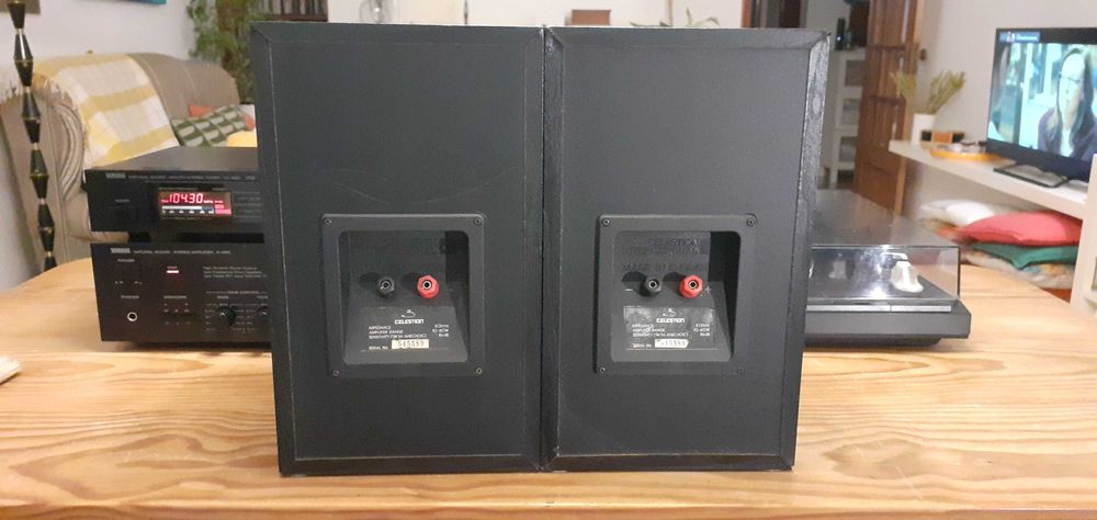 Aparelhagem Yamaha com colunas Celestion