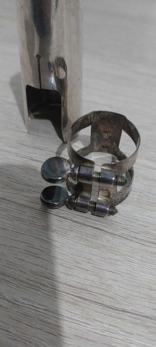 Tapaboquilha e abraçadeira  HB