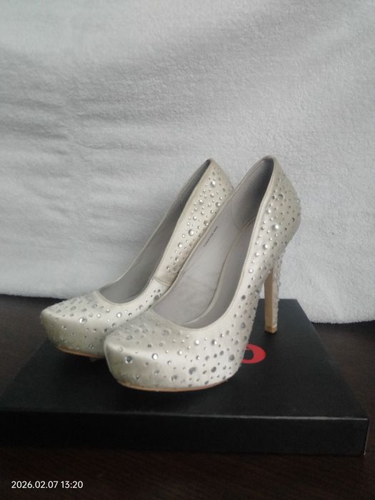 Весільні туфлі жіночі