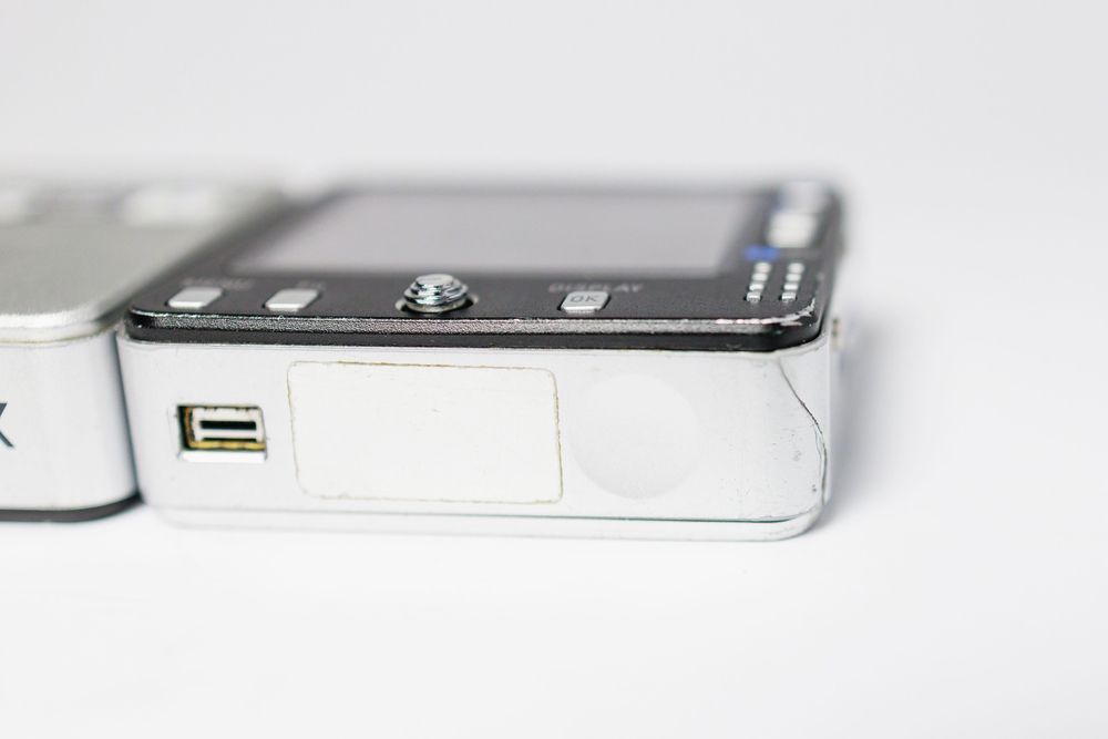 Pentax Optio X – Cyfrowy Kompakt z Obrotowym Body
