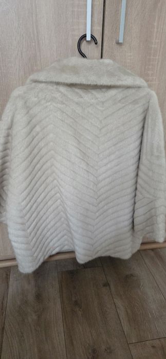 Futerko 3/4 kremowe rozm s-xl nowe z metka.