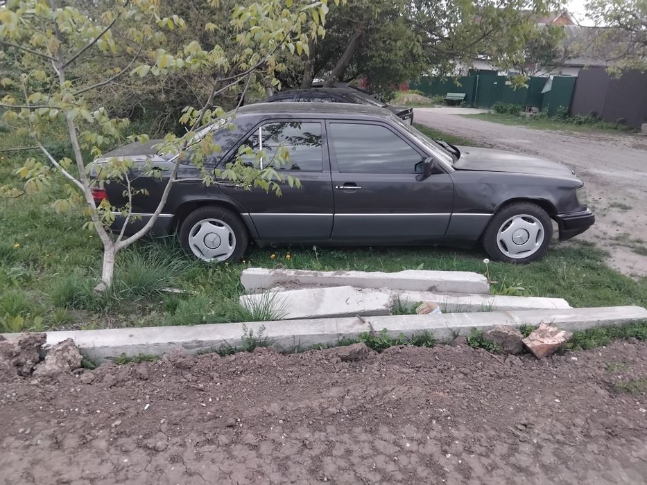 Мерседес 124 2.0 газ/бензин 1992 г.в.