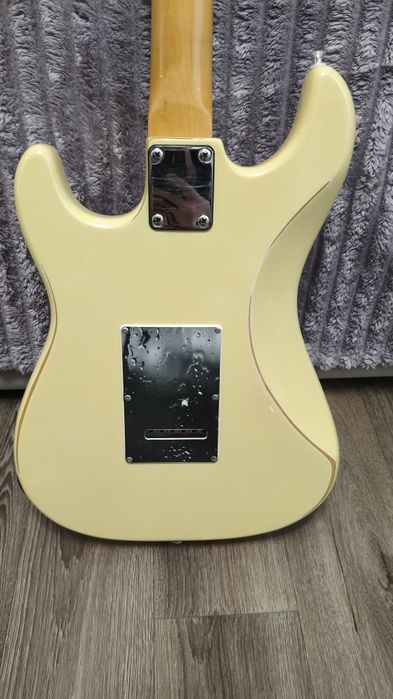 Aria Pro 2 та Fender Champion 20