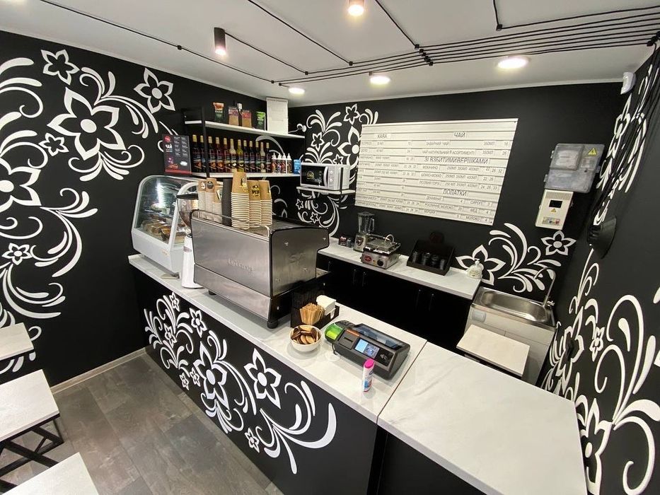 Прибуткова кавʼярня, Повністю укомплектована всім необхідним