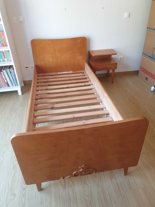 Colchão orgânico Prolana Nele da Alemanha e cama e mesa de cabeceira