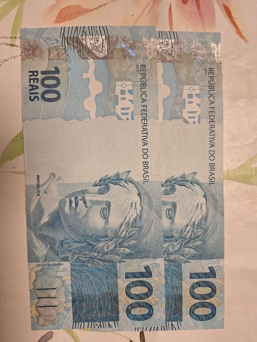 Vendo notas de reais