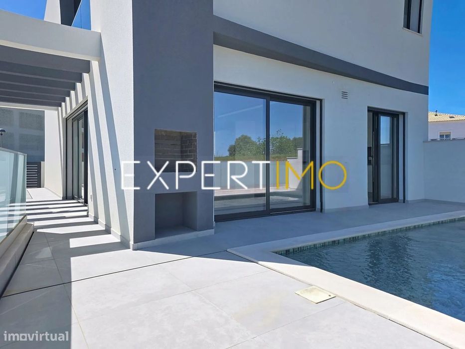 New Detached House in Mexilhoeira Grande with Swimming Pool