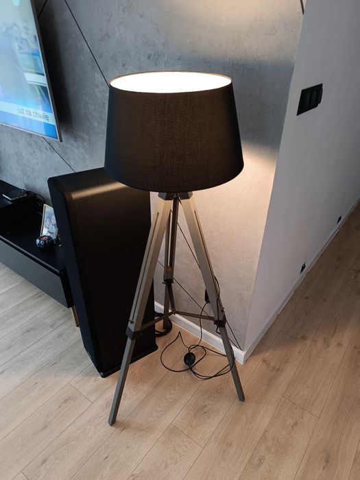 Lampa podłogowa Homla