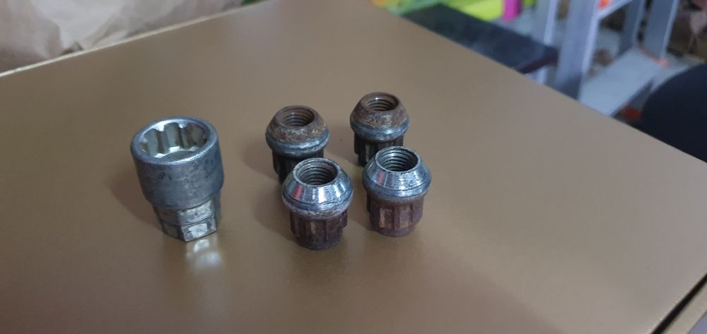 Parafusos antiroubo Ford Focus