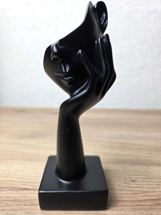 Zestaw trzech figurek dekoracyjnych