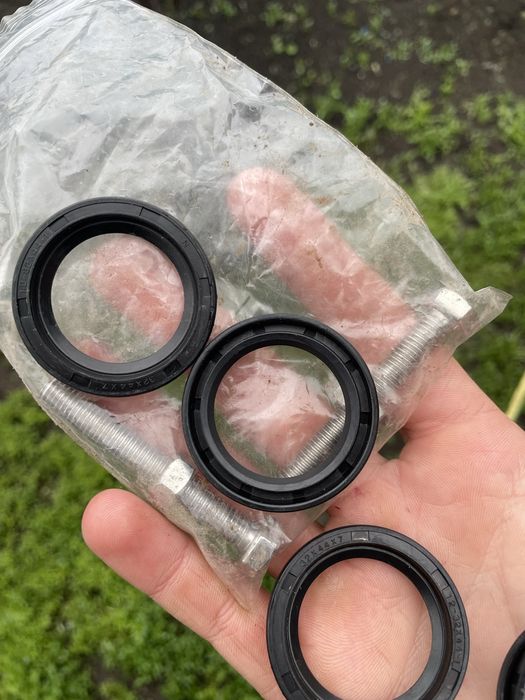 Сальніки на вилку минск