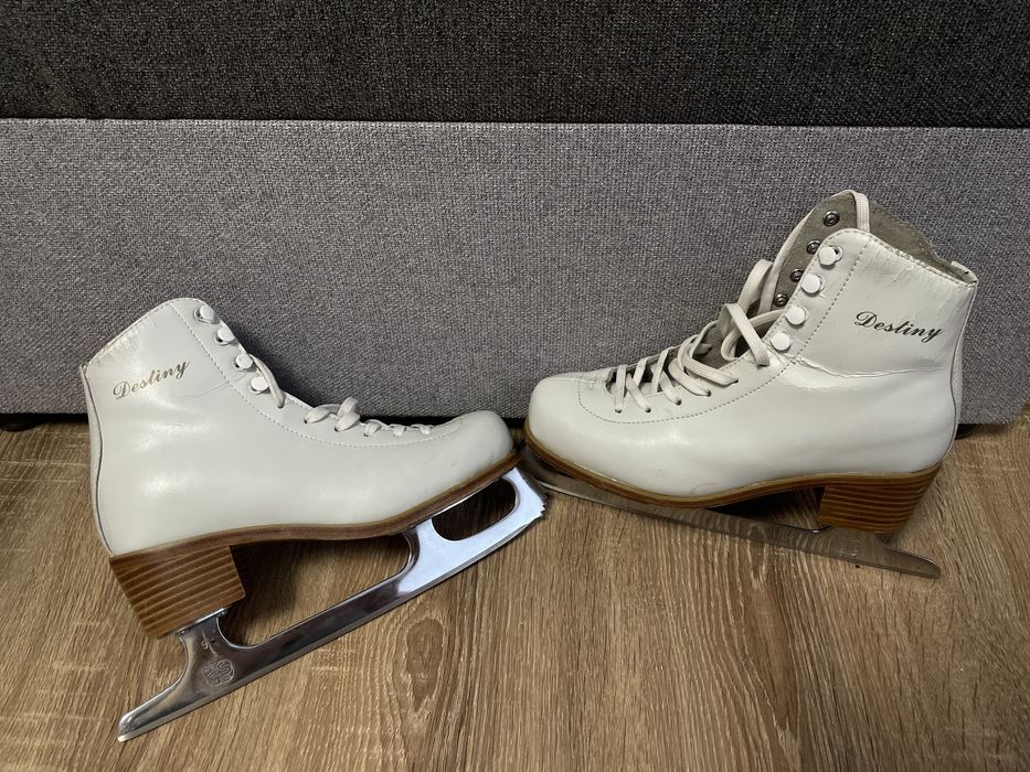 Ковзани фігурні розмір 37