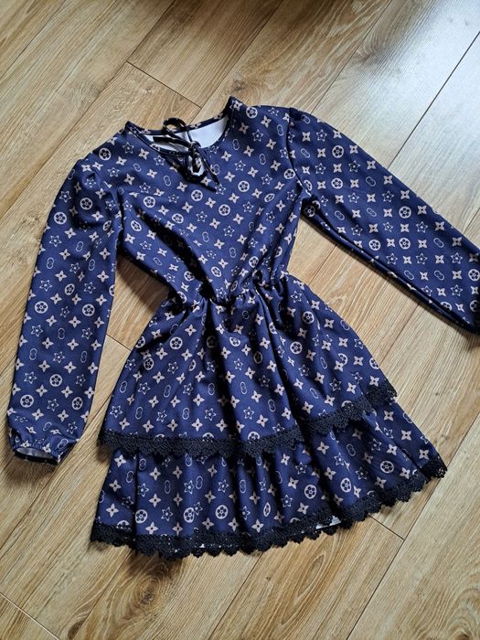 Elegancka sukienka 140 cm