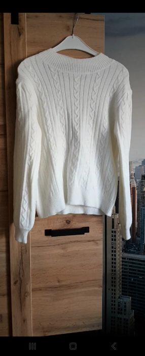 Nowy bez papierowej metki Sweterek