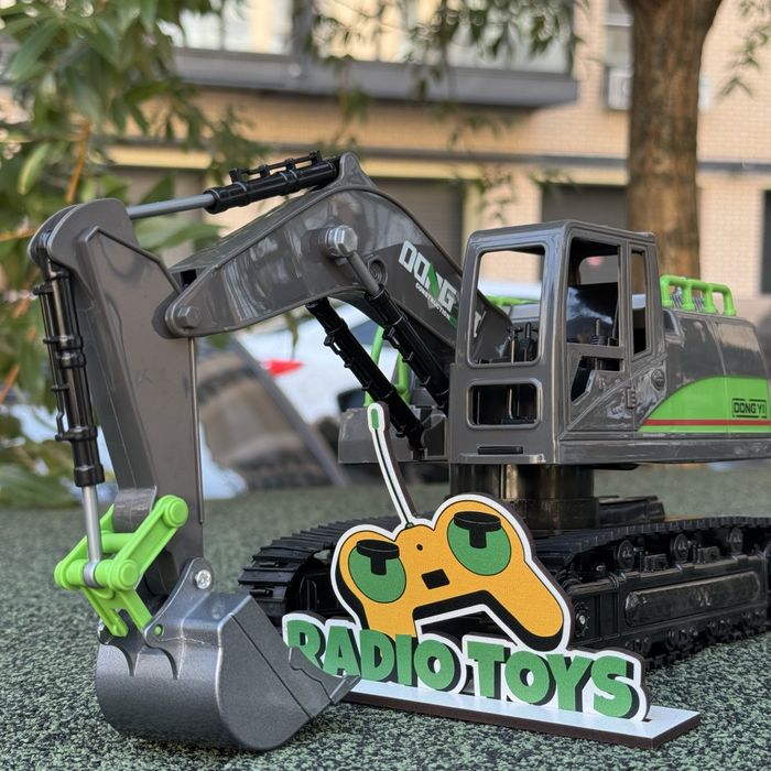 Екскаватор на радіокеруванні “Гірник” | Бульдозер на пульті управління