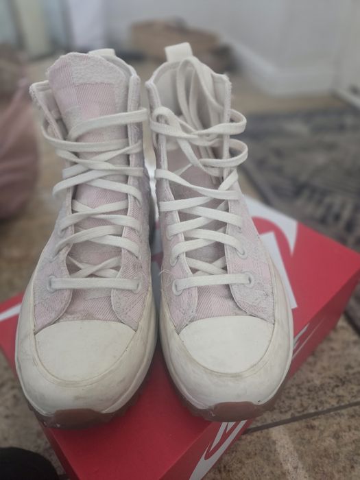 Converse na platformie