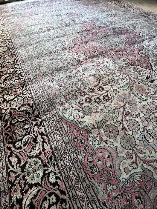 Persian Carpet - 2.66 m x 3.8 m