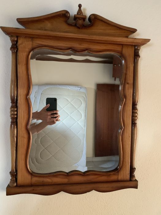 Comoda antiga com espelho