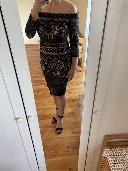 Elegancka koronkowa sukienka