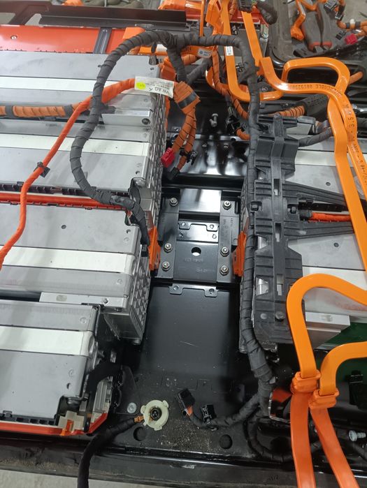 Ремонт батареї та мотора e-Golf — поверніть авто до життя