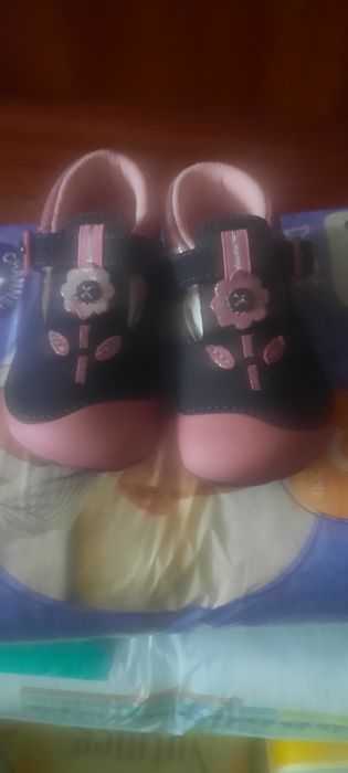 Продам дитяче взуття на дівчинку