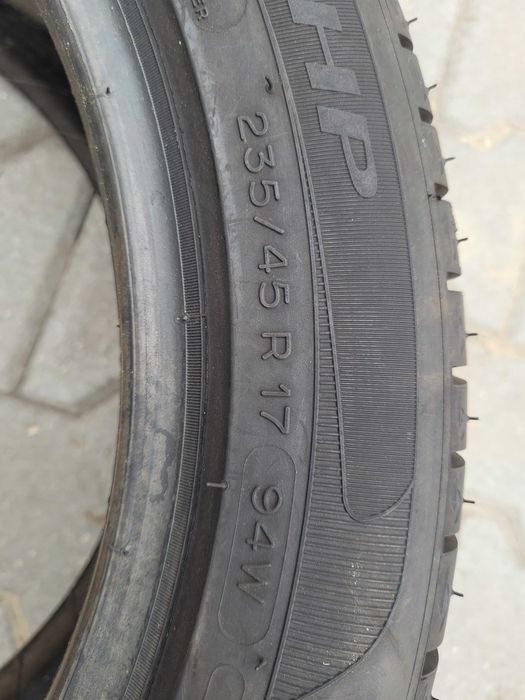 Opona Michelin 235/45 R 17