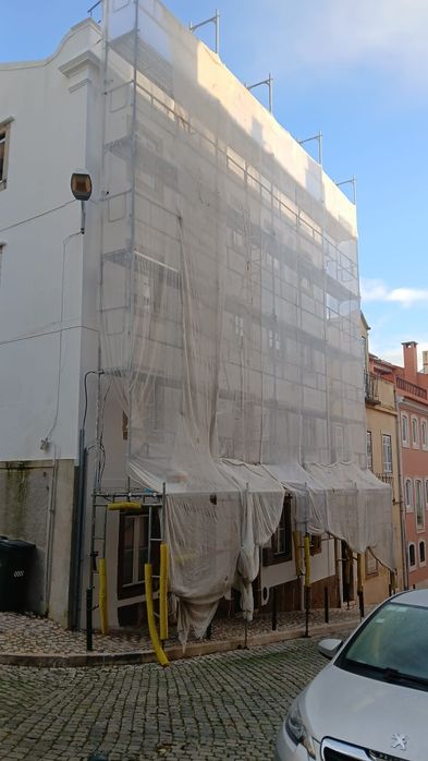 Aluguer de andaimes tradicional e europeu