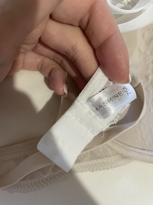 Бюстгальтер Jasmine 75A. Формована чашка push-up