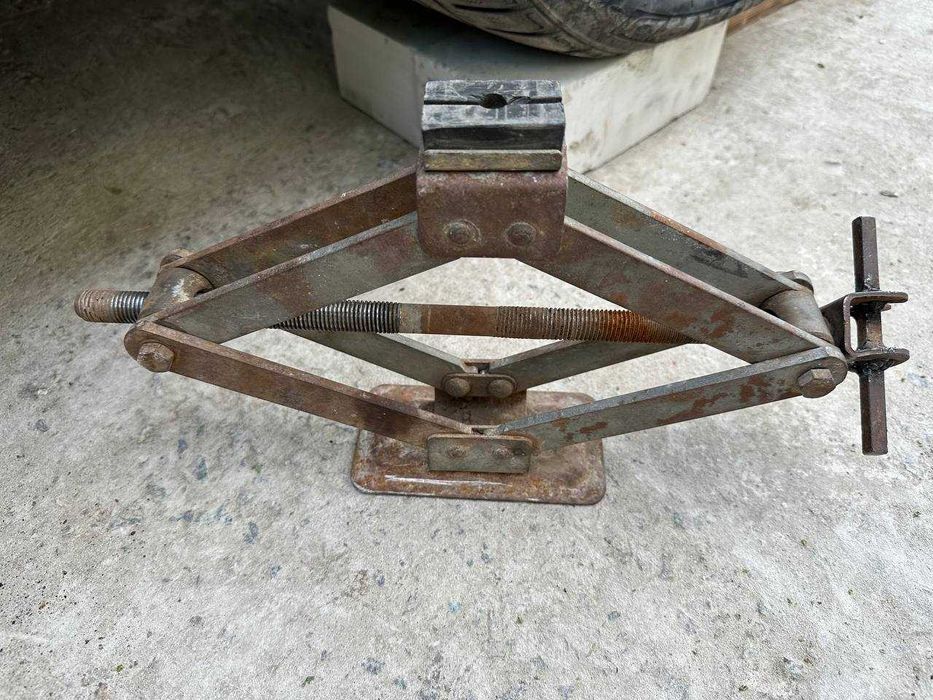 Продам механический домкрат.