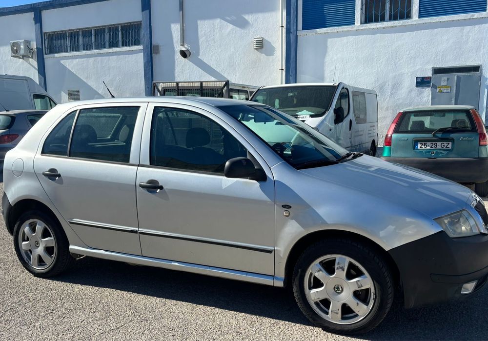 Skoda Fábia – 1.4 / 1.6 16v *Automatico*