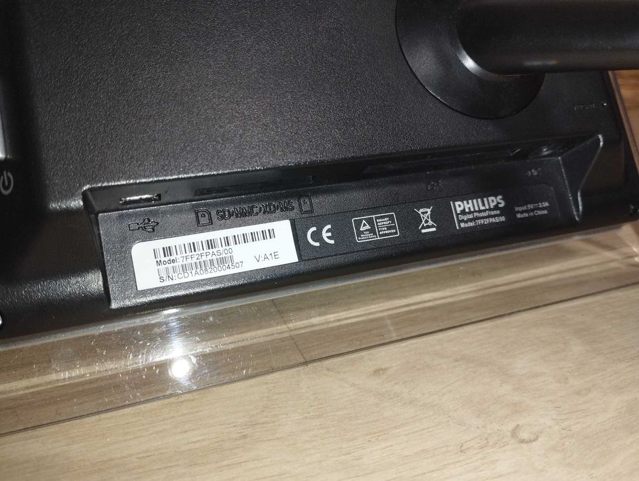 Фоторамка Philips 7FF2FPA под ремонт не включается