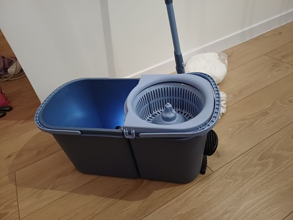 Mop obrotowy z wiaderkiem