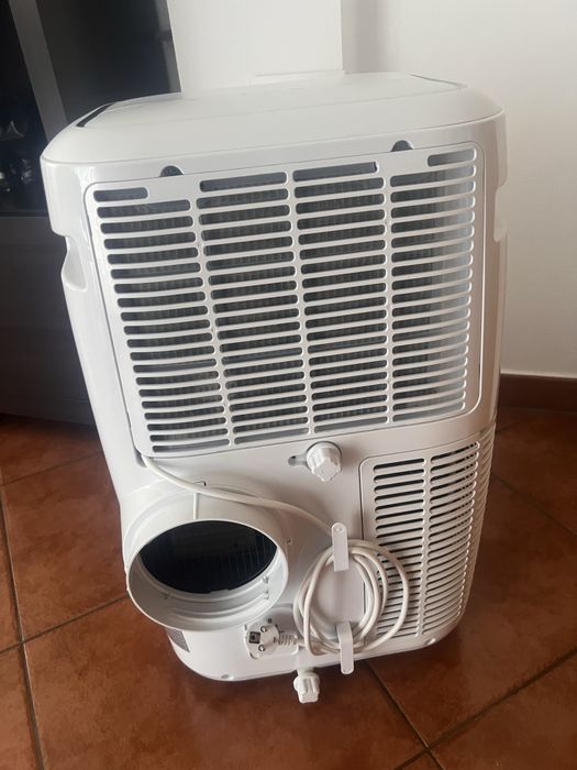 AC portatil BEKO com Wi-Fi + kit janela