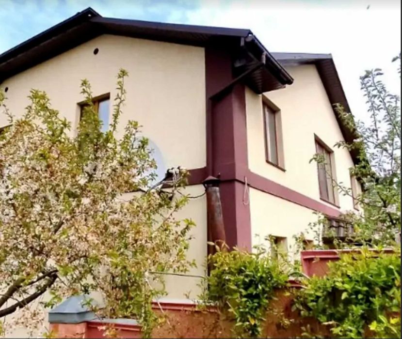 Продаж просторого 2-поверхового будинку на Старому місті