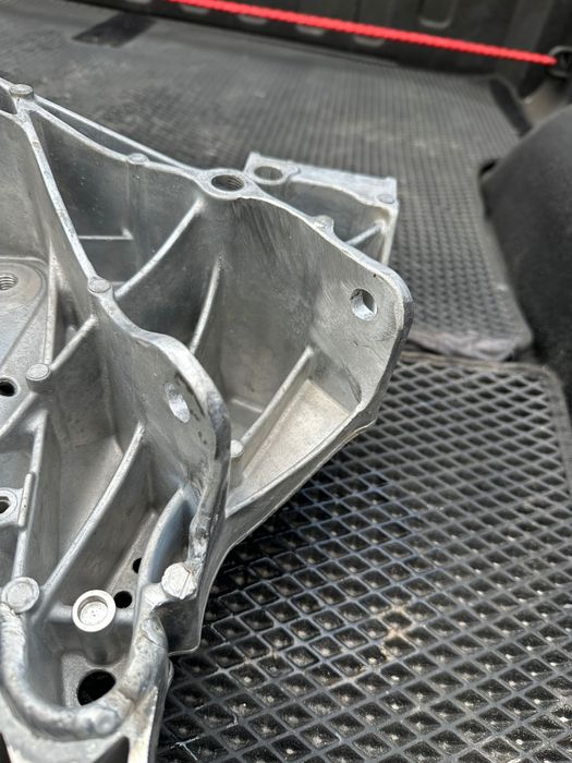 Передній підрамник bmw i7 g70 кузов