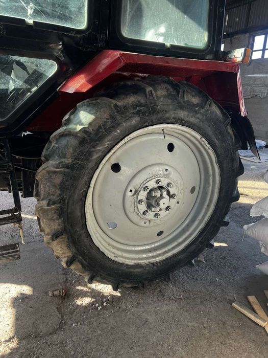 Трактор мтз 80 в робочому стані