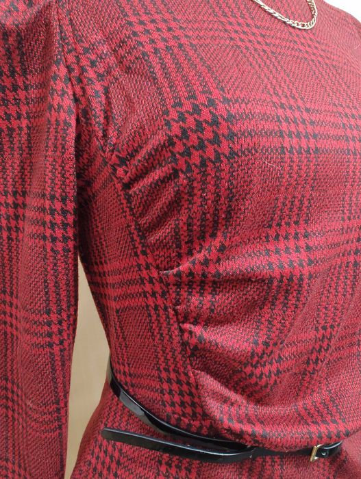 Elegancka bluzka z długim rękawem w czerwono czarną szkocką kratę