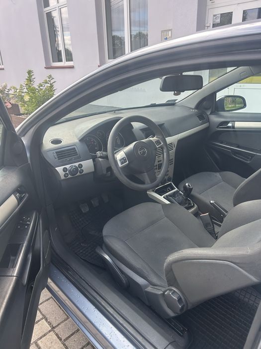 Opel Astra GTC 1.3 CDTI