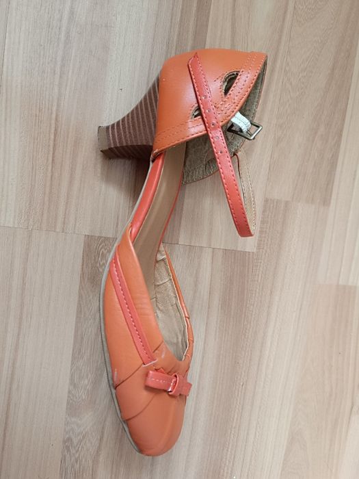 Skórzane buty na obcasie 37 nowe