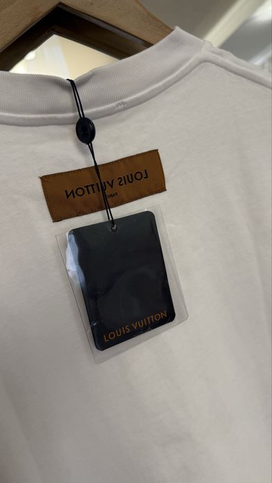 Белая футболка LV