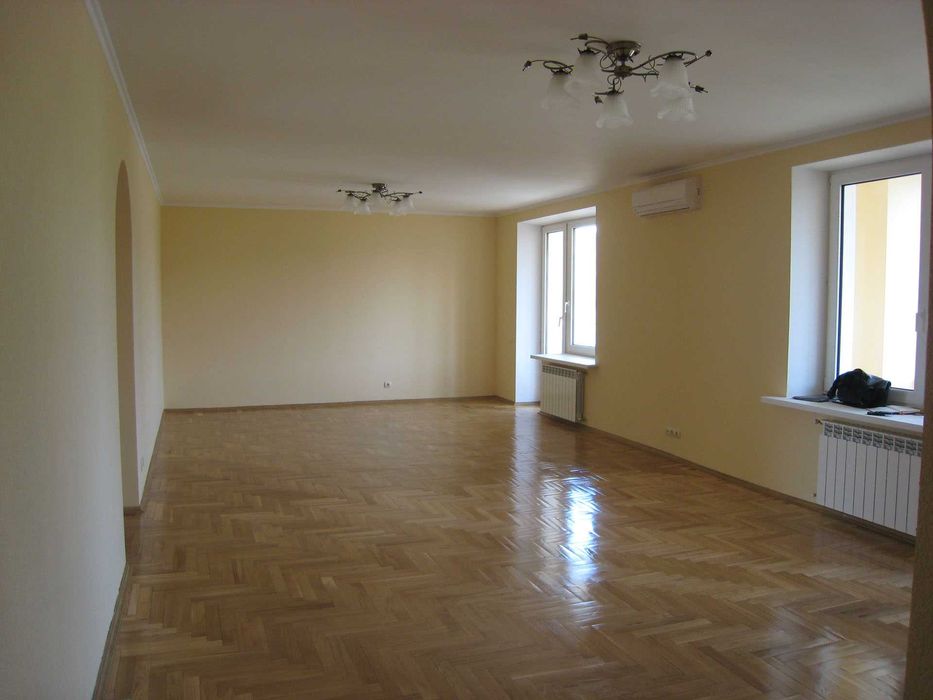 Тургенівська 52-58 (О.Кониського) Продаж 2 рівні, 300кв.м.
