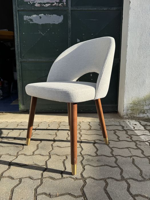 Cadeira nova fabricada à medida  do cliente