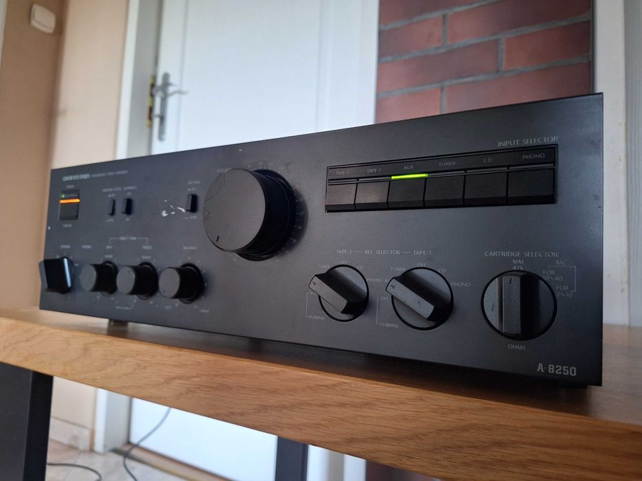 wzmacniacz Onkyo A-8250