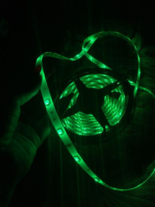 LeD стрічка 5 м з пультом працює від юсб USB