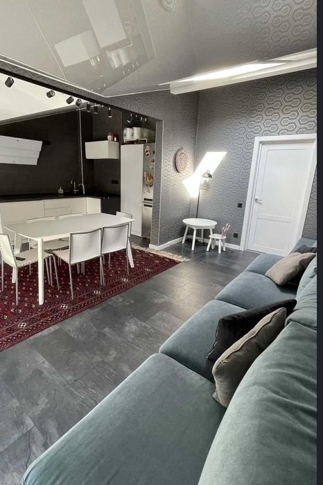 Продається простора 3кім квартира в центрі міста,вул.Бельведерська!