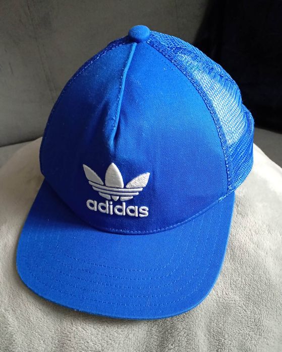Męska czapka sportowa z daszkiem.